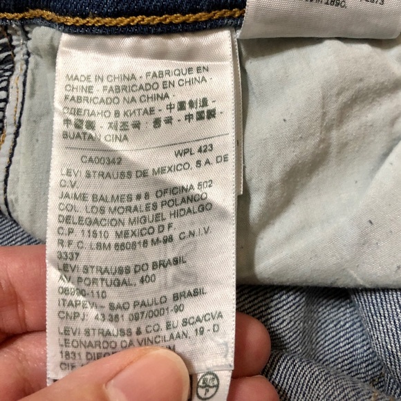 Levi’s Women’s Stretch Bermuda Jean Shorts - 30 - Picture 13 of 14